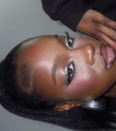 Y2k Makeup Black Women, 90s Makeup Looks Black Women, 90s Makeup Looks, Makeup Looks Black Women, Cute Eyeshadow, 90s Makeup Look, Y2k Makeup, Makeup Black Women, 90s Makeup