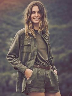 Moda Safari, Safari Look, Safari Outfit, Safari Outfits, Military Inspired Jacket, Safari Chic, Camping Outfits, Safari Style