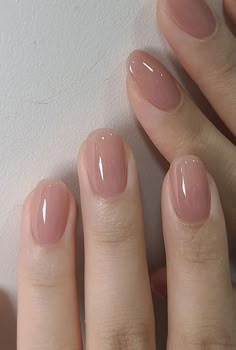 #nails #naildesign #pink Natural Gelish Nails, Short Neutral Summer Nails, Dainty French Manicure, Short Round Manicure, Natural Nails Acrylic Short, Round Nude Acrylic Nails, Natural Nails Sparkle, Short Nude Acrylics, Nails Polos