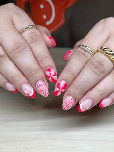 Santa nails, ho ho ho, candycane nails Pink Candycane Nails, Pink Red Christmas Nails, Pink And Red Nails Christmas, Christmas Nails Pink And Red, Ho Ho Ho Nails, Red And Pink Christmas Nails, Pink And Red Christmas Nails, Pink And Red Christmas, Santa Nails