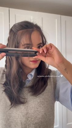 Hairstyles For Medium Length Hair Elegant, Hair Styles For Dance Practice, Simple Hairstyles For Layered Hair, Layered Hair Hairstyles Tutorials, Cute Hairstyles For Hair Medium, Hairstyle For Layered Hair Easy, Easy Hairstyles For Medium Hair Quick, Simple Office Hairstyles, Quick Cute Hairstyles For Medium Hair