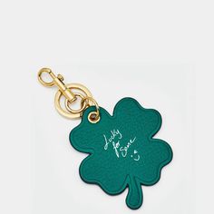 a keychain with a four leaf clover on the front, and a happy st patrick's day message on the back