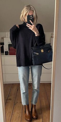 Washington Style Outfits, Old Money Casual Outfits Winter, Scandinavian Office Outfit, Old Money Teacher Outfits, Old Money Fall Fashion, Teacher Style 2023, Fall Teaching Outfits, Old Money Style Winter, Old Money Aesthetic Fall