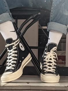 Converse Shoes Chuck 70, Shoes Men Converse, Converse Shoes Vintage, Retro Converse Outfit, Chuck 70s Aesthetic, Mens Shoe Aesthetic, Converse Chuck 70 Aesthetic, Shoes Aesthetic For Men, Aesthetic Sneakers Vintage