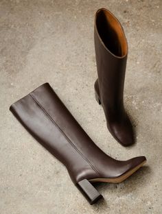 Hisaé Ristretto - High-heel knee high boot in brown leather Brown Leather Knee High Boots, Women's Knee High Boots, Oxford Platform, Wedge Loafers, Platform Clogs, Womens Knee High Boots, Boot Pumps, Boots Knee, Brown Leather Boots