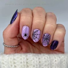 33+ Coolest Purple Halloween Nails For The Fright Night Purple Halloween Nails, Black And Purple Nails, Fun Halloween Nails, Black Halloween Nails, Holloween Nails, Halloween Acrylic Nails, Cute Halloween Nails, Purple Nail Designs, Her Nails