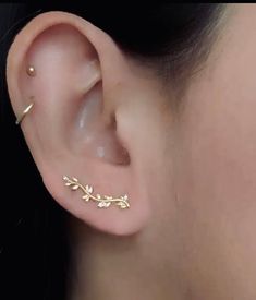 - These tiny cute 14K Gold / Silver plated olive branch leaf climber earrings with extra touch of CZ  diamonds making it so dainty and stylish to wear on everyday.    - Perfect to wear with any casual or special event outfits that shows simple minimalist chic.  - Perfect for a gift !  ❤️Order $35 USD to get free standard shipping in US.   DETAILS :  * Sold in Single or Pair. ( Single - will be randomly select right or left ear crawler). * 14K gold plated over alloy for durability / sparkly zirco Ear Climber Earrings Gold, Bridesmaid Gifts Earrings, Gold Jewels Design, Silver Ear Climbers, Ear Crawler, Ear Crawler Earrings, Ear Crawlers, Ear Climbers Earrings, Crawlers Earrings