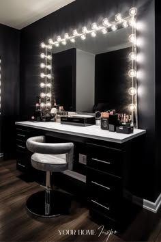 Hair And Makeup Station In Bedroom, Salon Station Set Up, Beauty Baskets, Makeup Vanity Organization, Makeup Room Ideas, Makeup Studio Ideas, Makeup Studio Decor, Picture Comprehension, Makeup Beauty Room