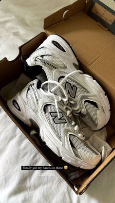 New balance 530s black and white Sneaker New Balance, Stile Hijab, Twitter Artist, Follow Tiktok