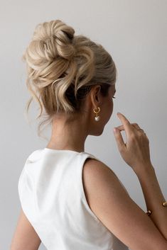 Easy updo hairstyles | Perfect Wedding Guest Hairstyle   Video Hair Styles For Long Hair Length Wedding, Wedding Easy Updo, Bridal Hair Updo Tutorial, Wedding Hairstyles For Shoulder Length Hair, Easy Updos For Medium Hair Tutorial, Updos For Medium Length Hair Tutorial, Updo Hairstyles Wedding, Wedding Guest Hair, Simple Elegant Hairstyles