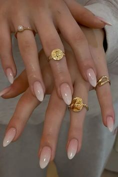 ombre nude and white nails Kutek Disney, Milky Nails, Oval Nails, Neutral Nails, Birthday Nails, Girls Nails, Elegant Nails, Prom Nails, Classy Nails