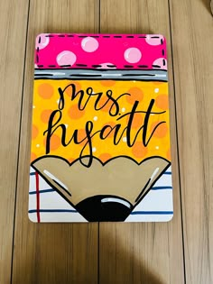 Beautiful hand painted clipboard! This item is perfect for a back to school or end of the year gift for teachers that they will actually use! The design is drawn and painted by me in any colors you chose! I can also do any name, saying, etc. Please be specific in your order! Painting Clipboards Diy, Teacher Appreciation Painting Ideas, Hand Painted Teacher Gifts, Teacher Canvas Painting Diy Gift Ideas, Teachers Room Design, Hand Painted Items To Sell, Painted Clipboard Ideas, Hand Painted Clipboards, Hand Painted Gift Ideas