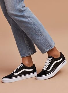 Vans Shoes Old Skool, Quiet Spirit, Aritzia Style, Fashion Aesthetics, Buy Shoes Online, Shorts Women, Mens Winter Fashion, Vans Sneakers