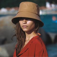 Nwt Lack Of Color Wave Bucket Hat In Tan Vegan Leather Size S/M 55-57 Cm. Up Your Street Style Game With Our Vegan Leather Bucket. Effortless, Sun-Safe, And Faux In All The Best Ways. Pu Vegan Leather Bucket Hat In Tan Featuring Small Side Pocket Brim Measures 7.5 Cm / 2.95" This Hat Is Accredited With A Upf Rating 50+ (Australian Tested) Designed For A Relaxed Fit, Our Buckets Should Be Comfortable For Wearer And Snug In Fit (But Not Too Tight), Depending On How You Like To Wear Your Hats. S/M Loc Tips, Leather Bucket Hat, Rancher Hat, Lack Of Color, Color Wave, Vintage Ribbon, Leather Bucket, Green Suede, Buckets