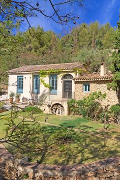 the house is surrounded by trees and bushes