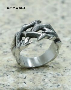 316L Stainless Steel : does not tarnish, chlorine resistant Comfortable inner face Meticulous finish Unisex Free shipping Thorn ring, made of stainless steel Concert Jewelry, Thorn Ring, Hot Necklaces, Streetwear Jewelry, Viking Ring, Biker Rings, Friend Bracelets, Ring Men, Star Bracelet