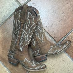 Lane Embroidered Cowgirls Boot. Only Worn A Few Times - But I Do Love Them!! The Stitching Is Perfect. It Had The Signature Turquoise Bottom And Are Very Comfortable! Cowgirl Boots, Shoes Heels Boots, Heeled Boots, Shoes Women Heels, Brown Leather, Shoes Heels, Turquoise, Women Shoes, Boots