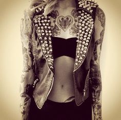 Studded leather sleevless jacket with arm sleeve tattoos - rock chick style Faux Leather Vest, Rocker Girl, Studded Jacket, Metal Fashion, Rocker Chic, Glam Rock, Leather Vest, Girl Style, Visual Kei