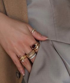 Maximalist Rings, Heirloom Ring, قلادات متدلية, Sweet Disposition, Save Instagram, Modern Gold Jewelry, Jewelry Photoshoot, Jewelry Accessories Ideas