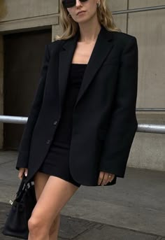 Birthday Outfit With Blazer, Black Dress With Blazer, Concert Look, Black Blazer Outfit, Outfits Bonitos, Old Money Fashion, Dress Western, Money Fashion, Woman Suit