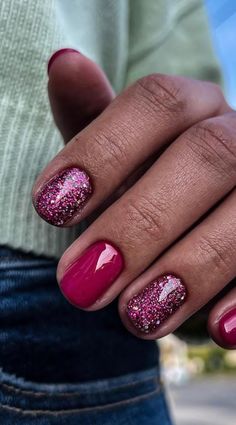 Magenta Nails Design Glitter, Happy Nails Ideas, Dark Valentines Day Nails Short, Dark Pink Glitter Nails, Berry Nails Design, Raspberry Pink Nails, Pink New Years Nails, Red Gel Manicure, Short Fingernails