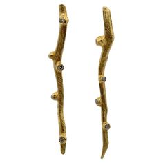 These modern drop earrings, crafted in 18 karat yellow gold, feature a unique 'Tree Branch' design adorned with 9 round brilliant sparkling diamonds. The diamonds weigh approximately .13 carat total weight and are graded G-H color and SI1 clarity. The organic, textured gold mimics the natural form of tree branches, while the diamonds add a touch of brilliance and elegance. The earrings measure 2.00 inches in length, the butterfly backs are 14 karat yellow gold. Weight: 6.8 grams. Gold Diamond Drop Earrings, White Gold Drop Earrings, Yellow Gold Drop Earrings, Branch Design, Unique Trees, Leverback Earrings, Earring Crafts, Diamond Drops, Champagne Diamond