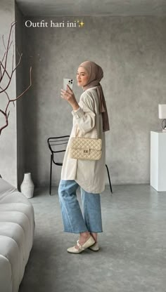 Modest Minimalist Fashion, Minimalist Outfit Hijab, Tunik Hijab Style, Jeans Outfit Hijab, Neutral Ootd, Tutorial Hijab Pashmina, Hijab Fashion Summer, Tutorial Hijab