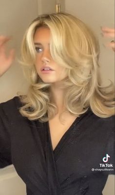 Blowout Hairstyle, 90s Haircuts, Hairstyles For Layered Hair, Blonde Hair Inspiration, Blowout Hair, 90s Hairstyles, Haircuts For Medium Hair, Hair Rollers, Short Blonde Hair