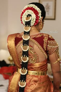 Introducing Best South Indian Hairstyles for Brides #weddingbazaar#indianwedding #southindianbridalhairstyle #southindianbridalhairstylewedding #southindianbridalhairstyleforreception #southindianbridalhairstyleweddingfront #southindianbridalhairstylefrontlook #southindianbridalhairstyleweddingsimple #southindianbridalhairstyleforengagement #southindianbridalhairstyleformuhurtham #southindianbridalhairstylebuns #southindianbridalhairstylebraids #southindianbridalhairstylewithflowers Poola Jada, Bridal Hair Decorations, Bridal Makeup Hairstyles, Hairstyle Indian Wedding, Bridal Hairstyle Indian Wedding, Wedding Bridal Makeup, Hair Style On Saree, Bridal Braids