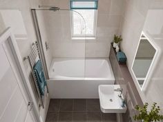 Small Bathroom Ideas - Design Options for Narrower Bathrooms Cabuchon Small Freestanding Tub, Small Bathroom With Tub, Bathtubs For Small Bathrooms, Bathtub Shower Combo, Very Small Bathroom, Tiny Bath, Bathroom With Tub, Oregon House, Built In Bath