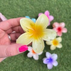 Feminine Tattoo, Hair Claw Clips, Paper Animals, Ocean Vibes, Claw Hair Clips, Hair Claws, Your Hairstyle, Cute Hair, Hawaiian Flowers