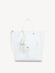 #tamaris #white #leather #modernclassic #bag #handbag #springessentials #tamarisaccessoires #specaildate #spring #classic #minimalism #accessoires #fashiontrends #trends2021 #outfitinspo #lookbook #springaccessoires #summerbag #summery #whitebag #classicdesign #tassel #elegant fashionessential #minimalism Spring Essentials, White Bag, Modern Classic, White Leather