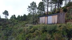 a small cabin on the side of a hill