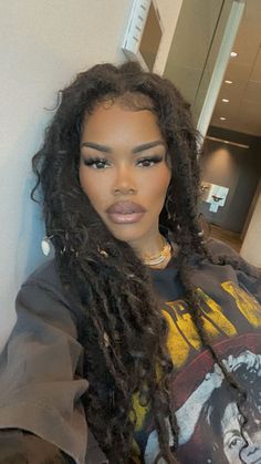 Faux Locs Teyana Taylor, Teyana Taylor Dreads, Teyana Taylor Locs Style, Teyana Taylor Faux Locs, Makeup And Locs, Teyana Taylor Braids, Locs With Loose Hair, Braids And Locs Mixed, Teyana Taylor Hairstyles