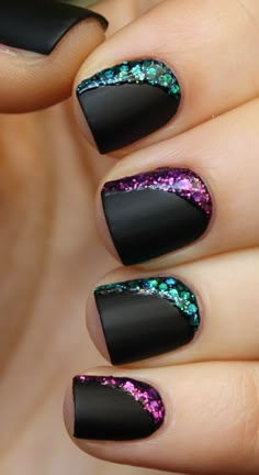 Diseños para uñas que sólo lograras con esmalte negro mate Easy Nail Polish Designs, Sophisticated Nails, Black Nails With Glitter, Matte Black Nails, Black Nail Art, Easy Nails, Her Nails, Black Nail Designs