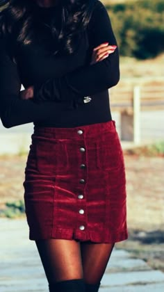 Winter Skirt Fashion, New York Winter Outfit, Rok Outfit, Perfect Winter Outfit, New York Winter, Turtleneck Sweaters, Winter Skirt Outfit, Retro Pin Up, Trendy Skirts