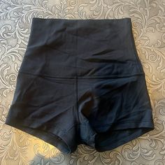 Nwot Lululemon Black Super High Rise Short 4” Size 2 Black Shorts Aesthetic, Black Shorts Women, Black Spandex Shorts, Workout Bottoms, Lulu Shorts, Cute Nike Outfits, Bottom Workout, Lululemon Shorts, Comfy Shorts