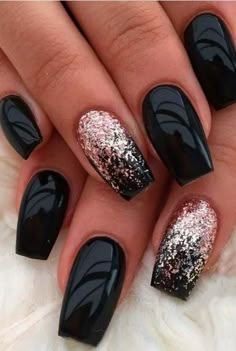 Black nail design Nails With Glitter, Black Coffin Nails, Gold Nail Designs, Matte Black Nails, Black Acrylic Nails, Gold Nail, Nail Design Inspiration