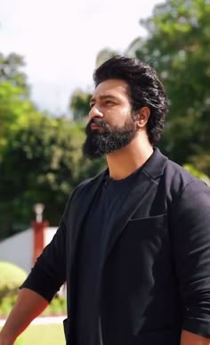 Indian Men Beard Style, Vicky Kaushal Hairstyle, Small Haircut For Men, Long Curly Hair Men, Blonde Hair Boy, Long Haircut, Mens Hairstyles With Beard, Vicky Kaushal