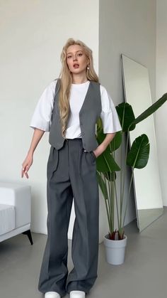 Masculine Outfits For Women Casual Summer, Classy Pants Outfits, Bday Outfit Ideas Casual, Open Vest Outfit, Look Office, Classic Style Outfits, Uni Outfits, Casual Day Outfits, Classy Fashion