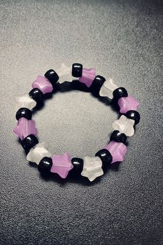 Halloween Kandi Bracelets, Pony Bead Bracelets Patterns, Kandi Bracelets Aesthetic, Pony Bead Bracelets Ideas, Kandi Earrings, Space Bracelets, Goth Kandi, Vsco Halloween, Halloween Kandi