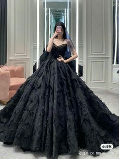 Black Bridal Dresses, A Black Wedding, Ball Gowns Fantasy, Gaun Koktail, Black Wedding Gowns, Black Quinceanera Dresses, Black Wedding Dress, Black Ball Gown, Pretty Quinceanera Dresses