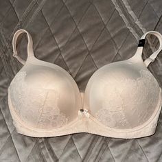 New Body By Victoria No-Wire/ Sans Armature Bra Nude Color Lace Is A Lil Pulled In One Side. Very Minor Girl Shopping, French Lingerie, Panty Style, Girdles, Costume Fashion, Sleep Wear, Plunge Bra