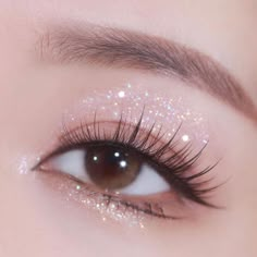 Ulzzang Makeup Tutorial, Glittery Eye Makeup, Sparkle Makeup, Stylish Makeup, Swag Makeup, Eye Makeup Pictures, Minimal Makeup