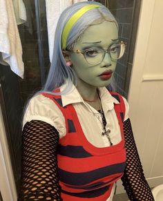 Ghoulia Halloween Costume, Ghoulia Monster High Cosplay, Brown Hair Characters Halloween, Ghoulia Yelps Makeup, Extreme Halloween Costumes, Abby Bominable Cosplay, Ghoulia Yelps Costume, Ghoulia Yelps Cosplay, Ghoulia Makeup