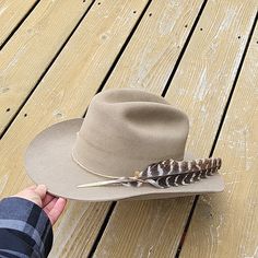 Excellent Vintage Condition, See Pics For Full Description. Hat Will Not Come With Horseshoe Charm, But Twine Band And Feather Included! The Felt Has Been Brushed, However No Stain Remover Applied. Size 55 Or 6 7/8 Brim 3 1/8" Crown 4 1/4 In The Crease Tyler Childers, Felt Hat, Stain Remover, Western Cowboy, Vintage Accessories, Twine, Cowboy, Stain, Felt