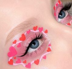 Heart Eye Makeup, Eyeliner Ideas, Heart Eye, Graphic Eyeliner, Valentines Makeup, Crazy Makeup, Eyebrow Tutorial