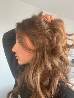 Hair Goals Curly, Curly Hair Vacation, Hair Ideas Curly, Greek Nose, Curly Hair Goals, Models With Big Noses, Hair Vacation, Hair Y2k, Hooked Nose