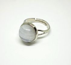 Moonstone ring inspired from Twilight movie! It is a perfect final touch for your Bella Swan look!   - the ring is adjustable - made from metal - the stone is a real pure Moonstone stone! Bella Swan Jewelry, Bella Swan Ring, Swan Jewelry, Twilight Film, Twilight Movie, Moonstone Stone, Bella Swan, Final Touch, Moonstone Ring