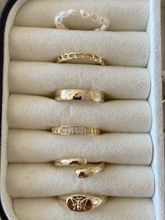 Evry Jewels gold and faux pearl rings Trendy Rings Gold, Wishlist Accessories, Gold Ring Pearl, Every Day Rings, Ring Collection Aesthetic, Earring Collection, Evry Jewels Rings, Aesthetic Gold Rings, Dior Accessories